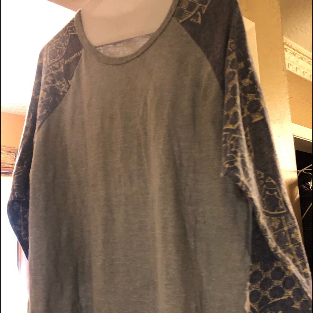 Lularoe Randy tee